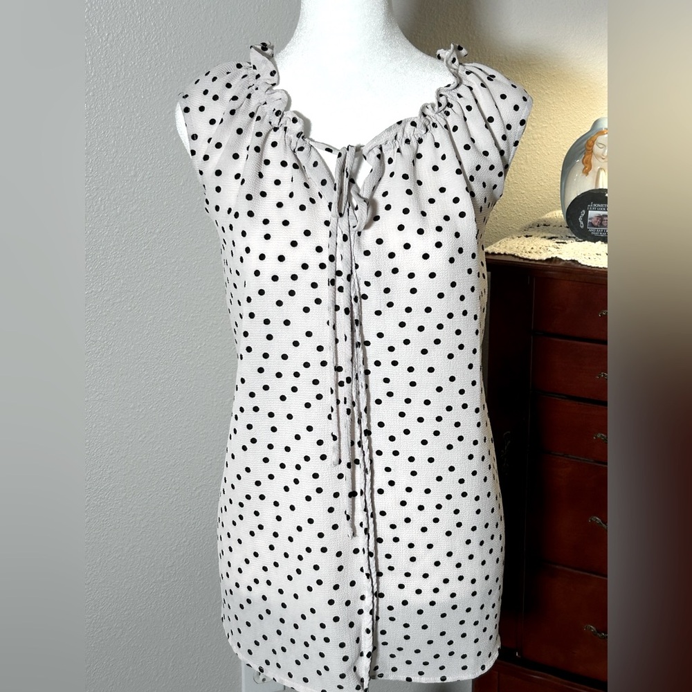 2X black/white polka dot sleeveless ruffle tie neck blouse